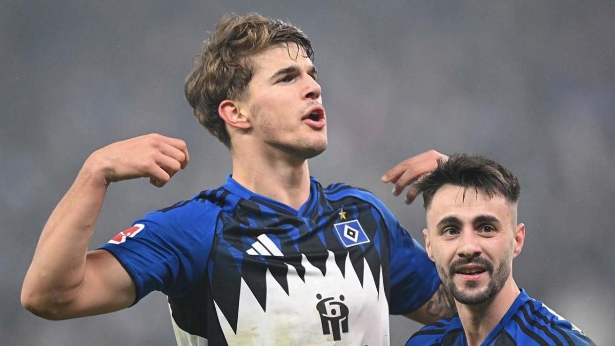 Luka Vuskovic celebrates a goal with Hamburg