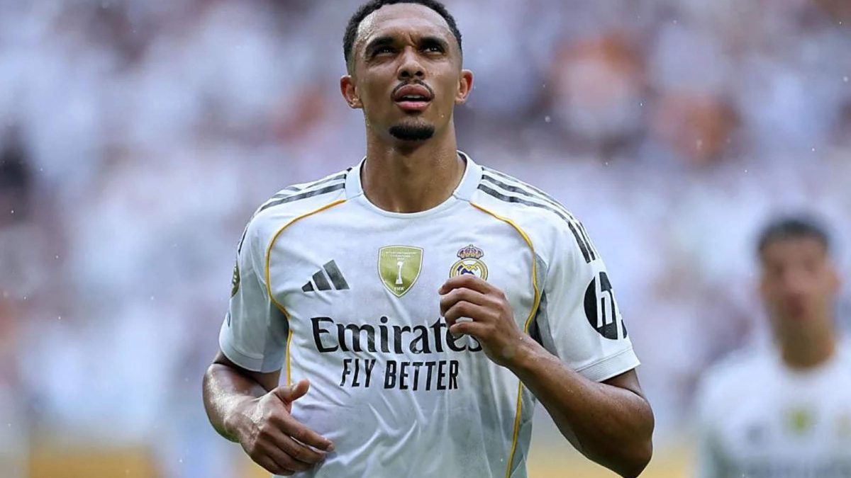 Trent Alexander Arnold durante un partido con el Real Madrid