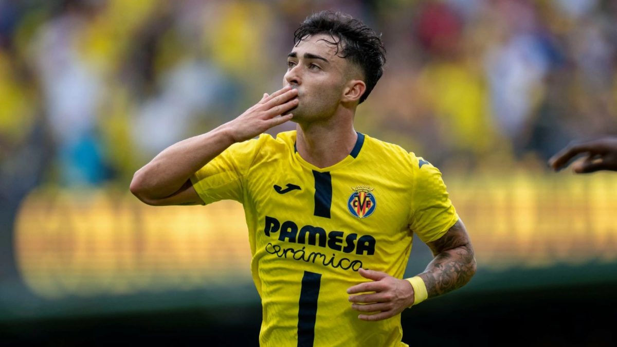 Alberto Moleiro celebra un gol anotado con el Villarreal