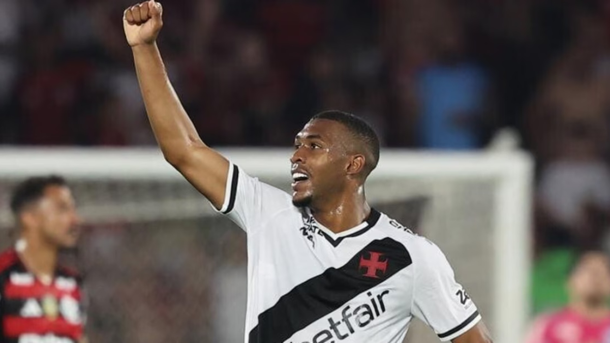 Rayan celebra un gol anotado con Vasco da Gama