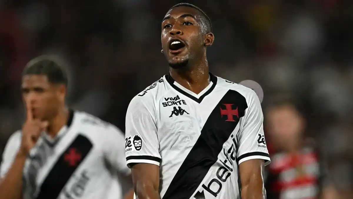 Rayan celebra un gol anotado con Vasco da Gama