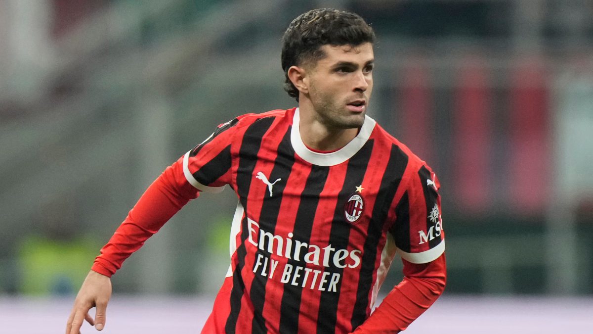 Christian Pulisic durante un partido con el Milan