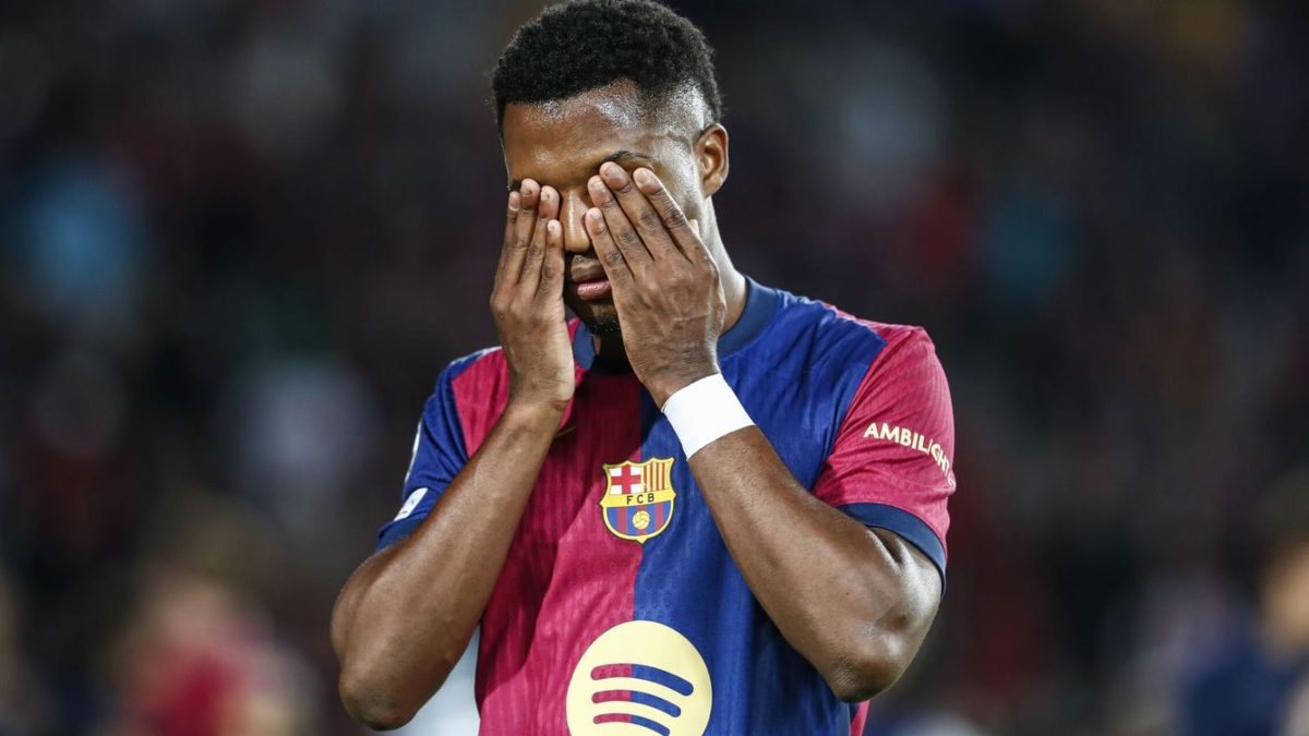 Ansu Fati durante un partido con el Barcelona