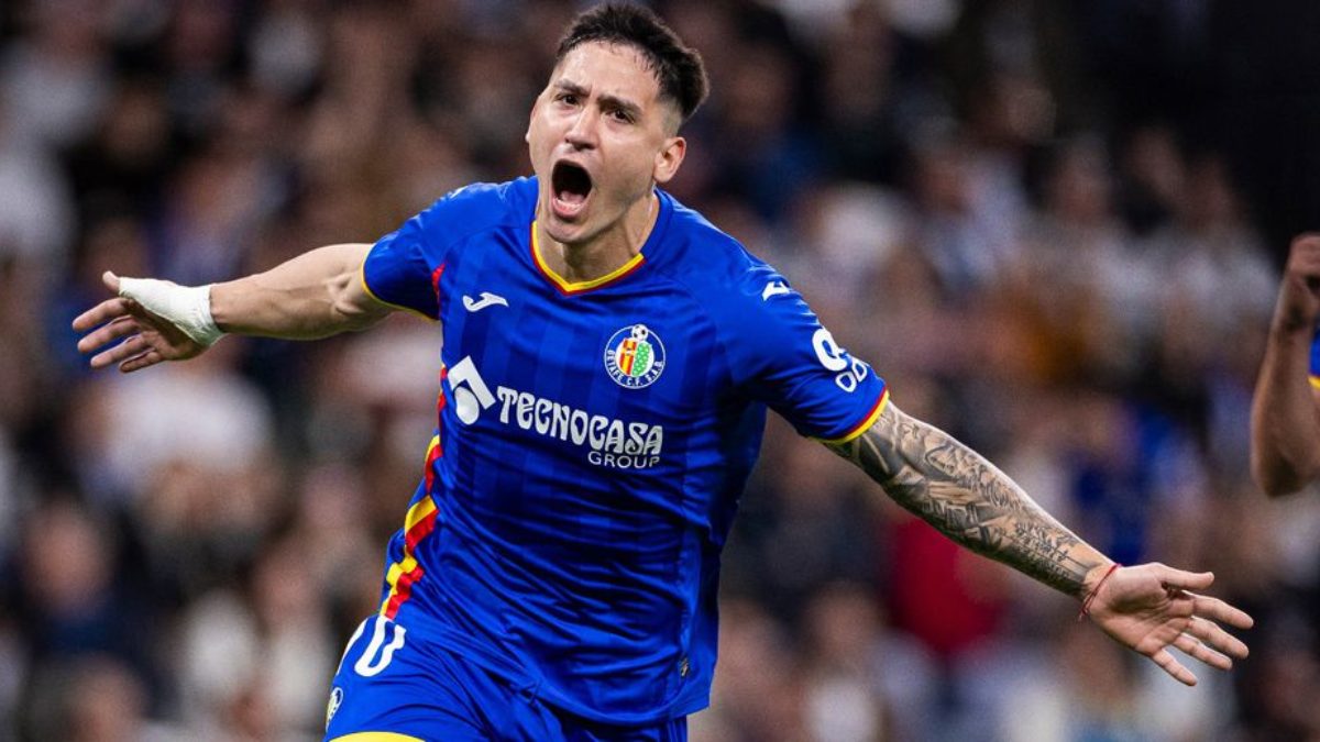 Martín Satriano celebra un gol con el Getafe