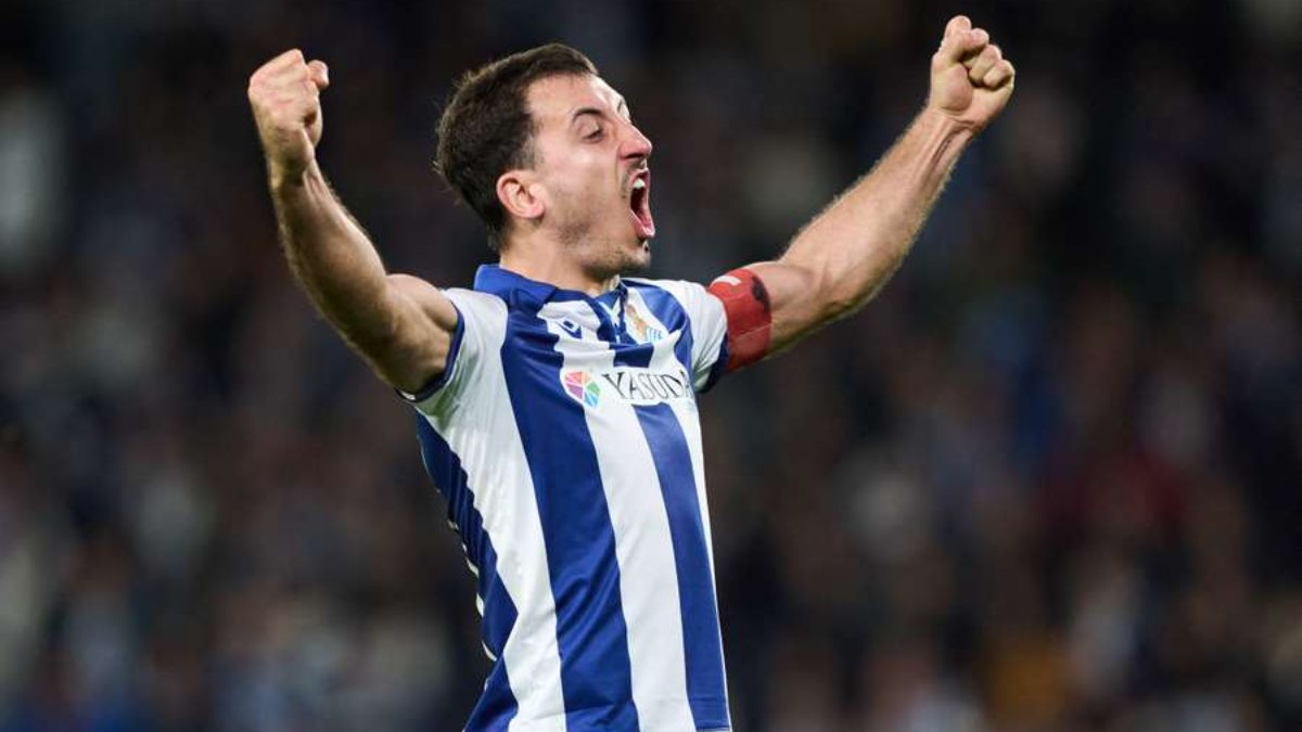 Mikel Oyarzabal celebrates a goal with Real Sociedad