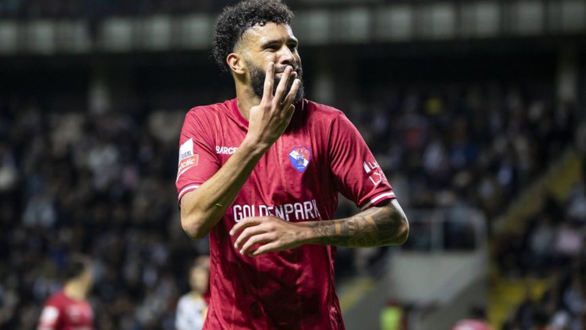 Pablo celebra un gol anotado con Gil Vicente