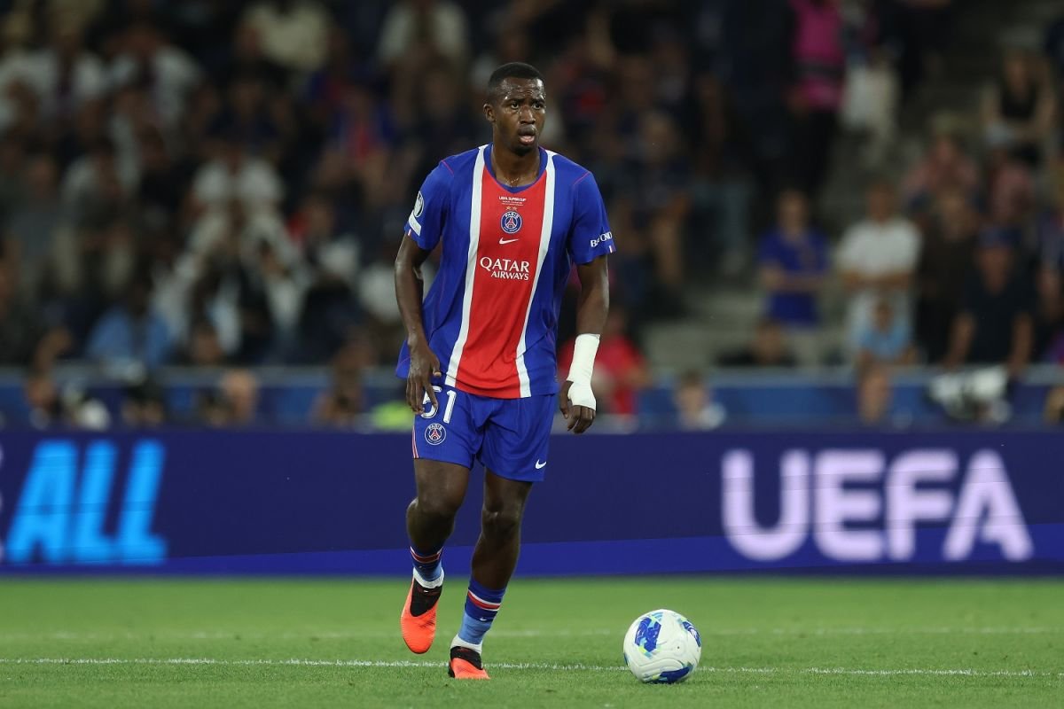 Puja en la Premier League por Willian Pacho
