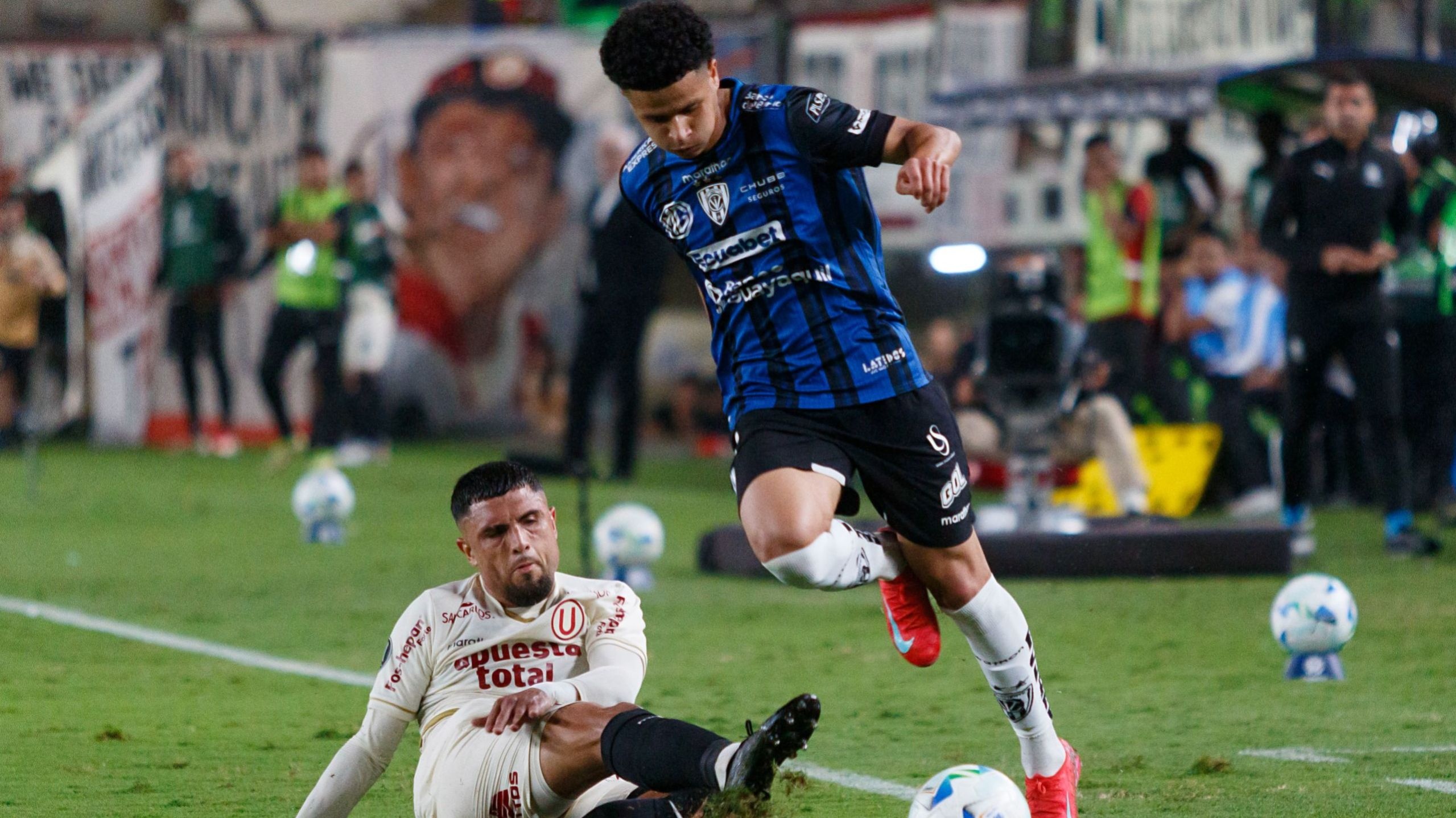 Patrik Mercado raises doubts in Sevilla