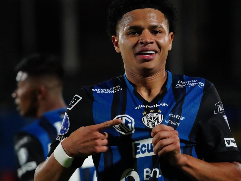 Patrik Mercado near Sevilla