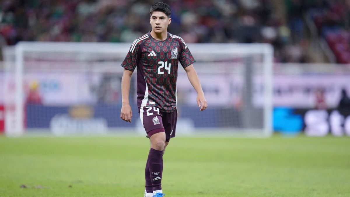 Obed Vargas con los colores de la selección de México