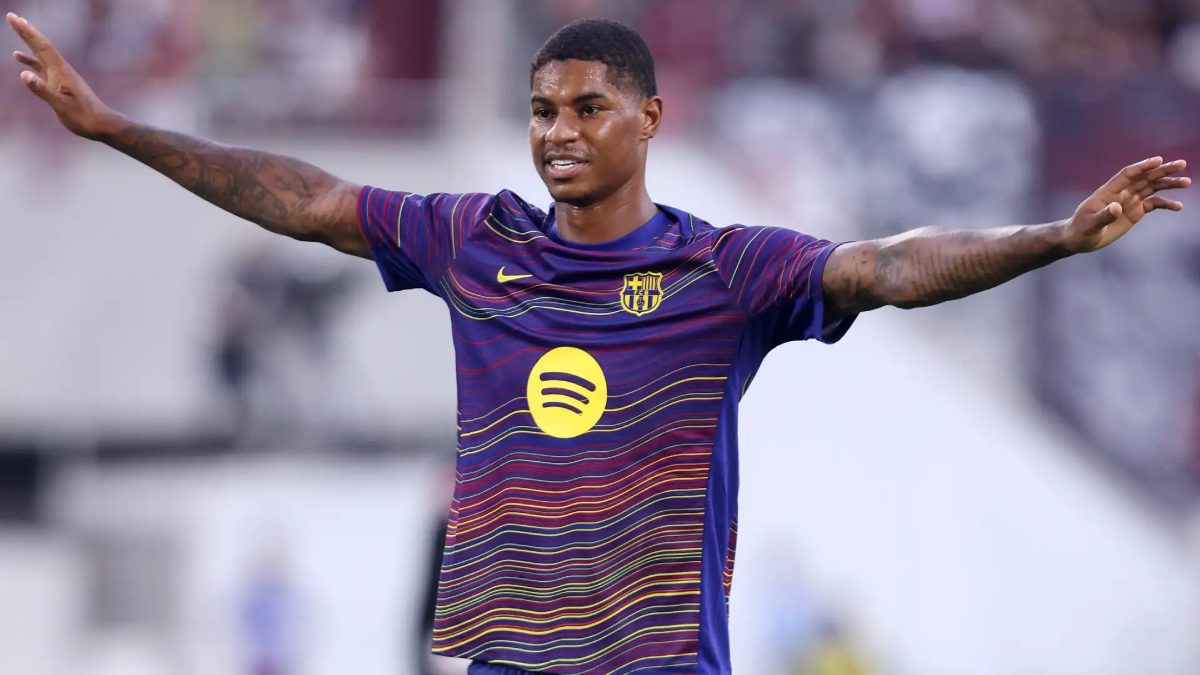 Marcus Rashford durante un calentamiento con el Barcelona