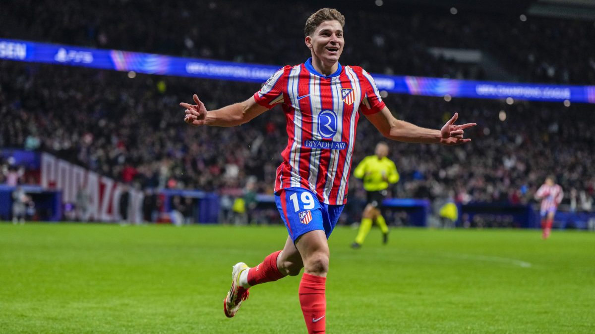 Julián Álvarez celebrates a goal scored with Atlético de Madrid