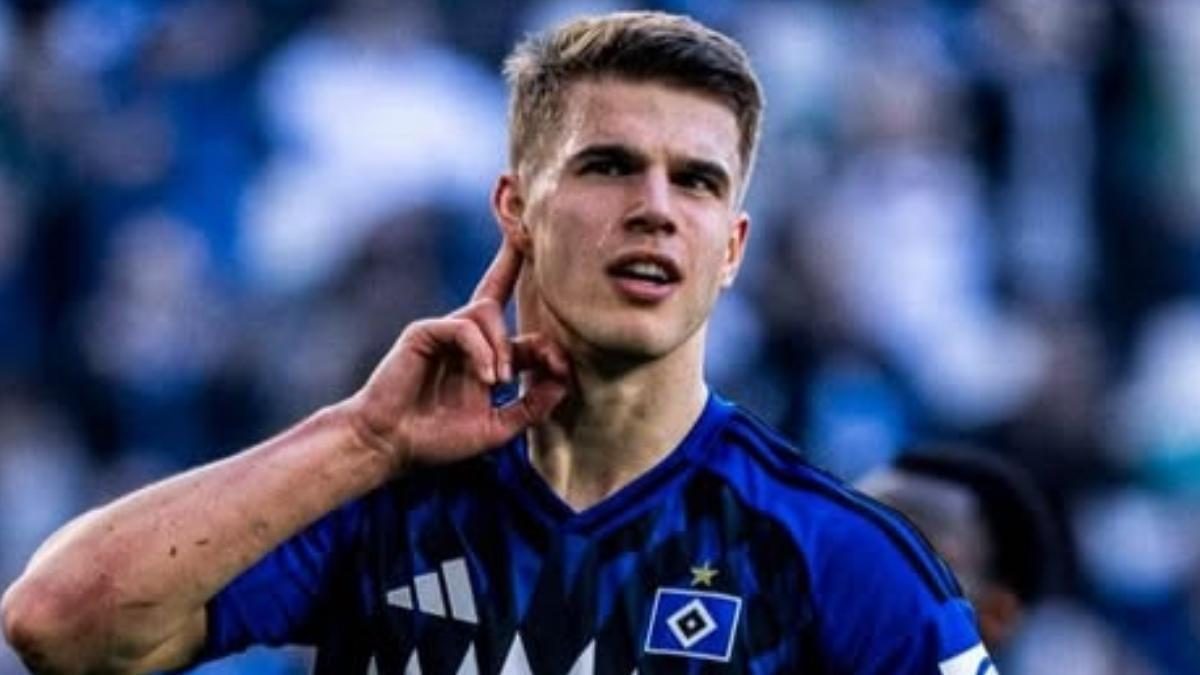 Luka Vuskovic celebrates a goal with Hamburg