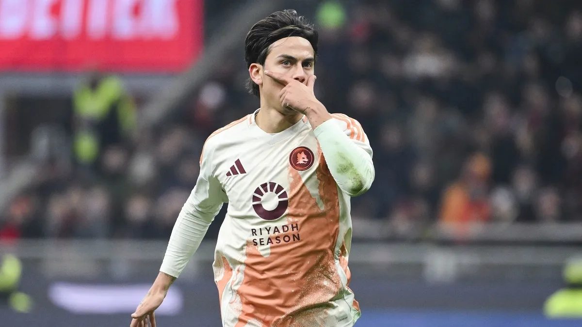 Paulo Dybala celebra un gol anotado con la Roma