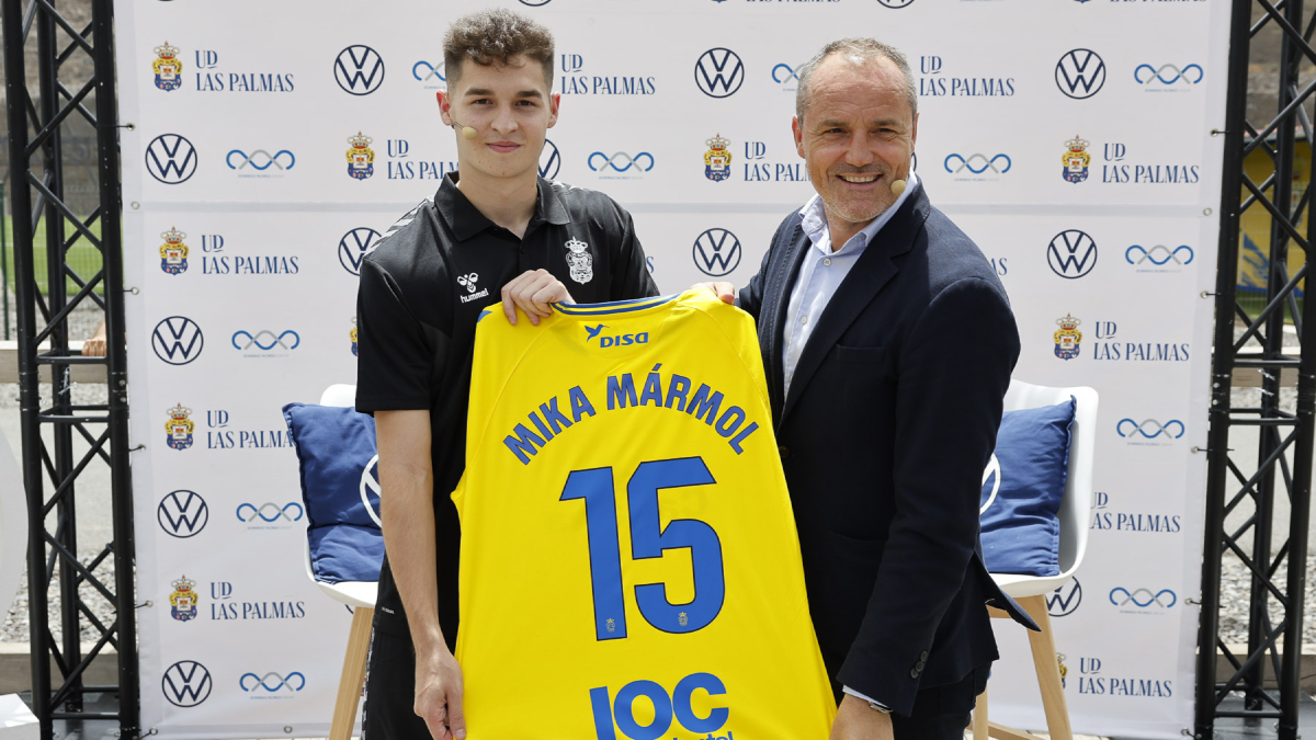 Mika Mármol during his presentation with Las Palmas