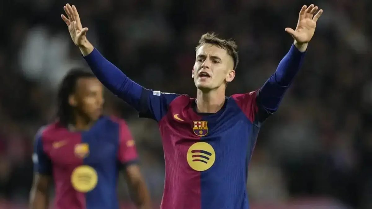 Marc Casadó durante un partido con el Barcelona