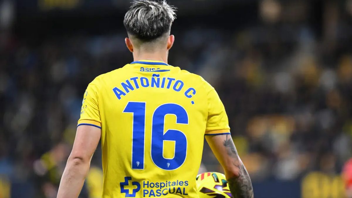 Antoñito Cordero during a match with Cádiz