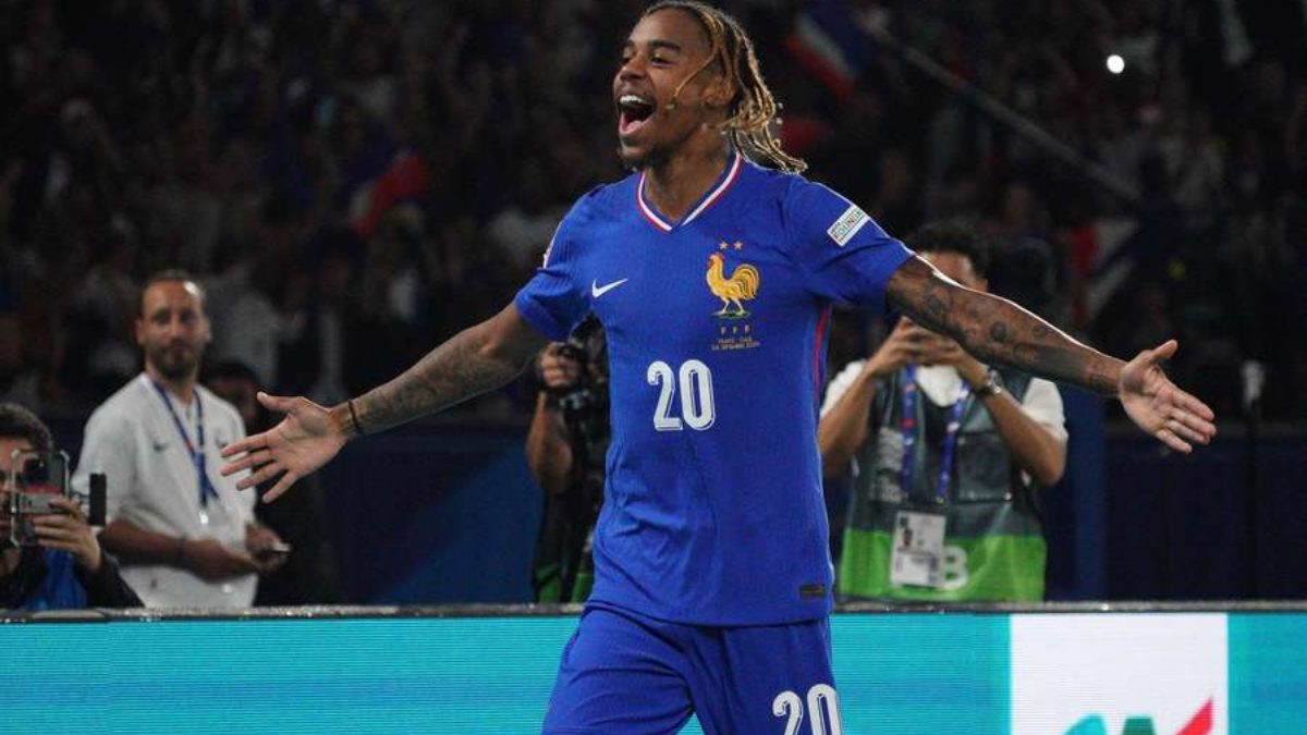 Bradley Barcola celebra un gol anotado con Francia