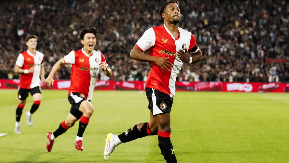 Quinten Timber celebra un gol con el Feyenoord