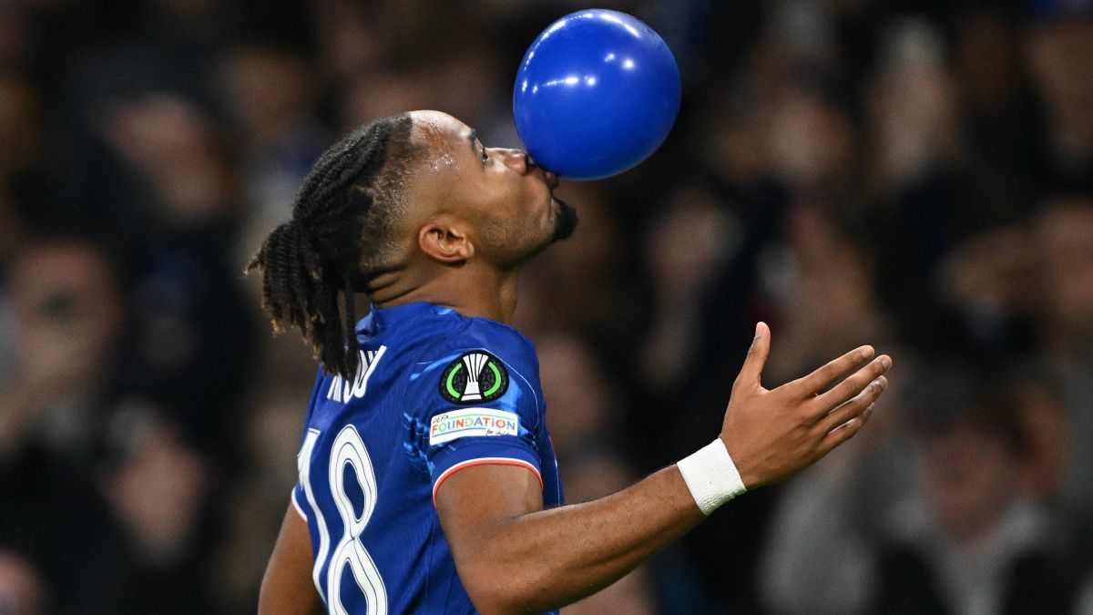 Nkunku durante un partido con el Chelsea