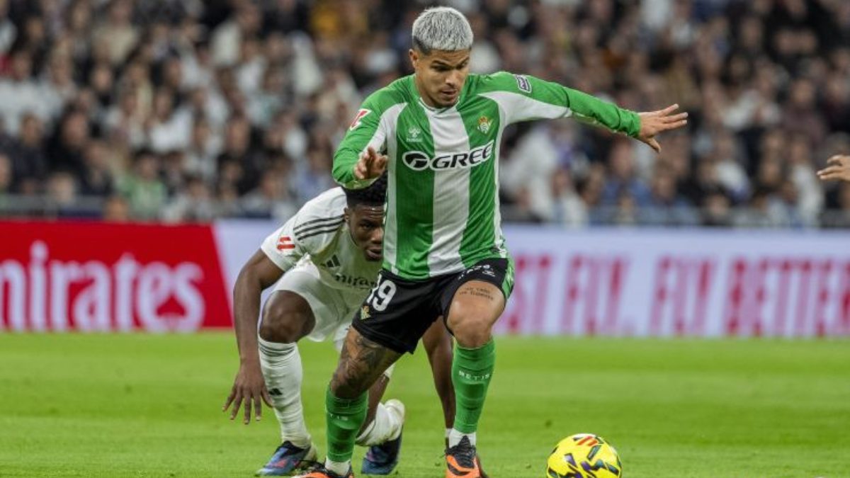 Cucho Hernández durante un Real Madrid - Real Betis