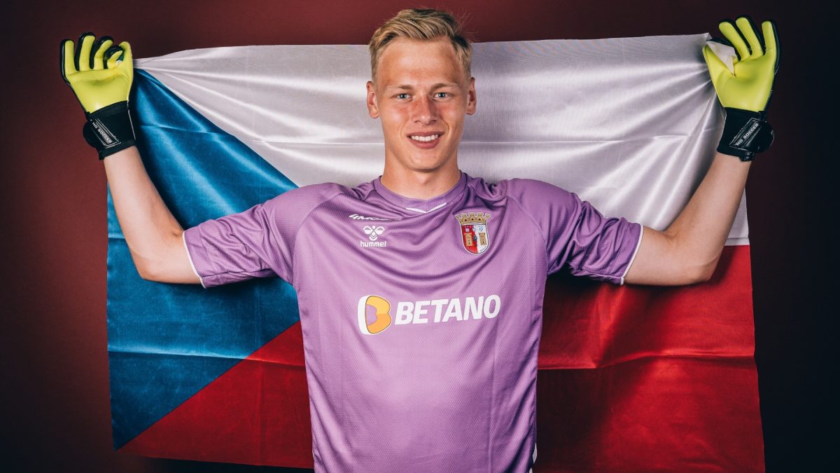 Lukas Hornicek posing with the Czech Republic flag