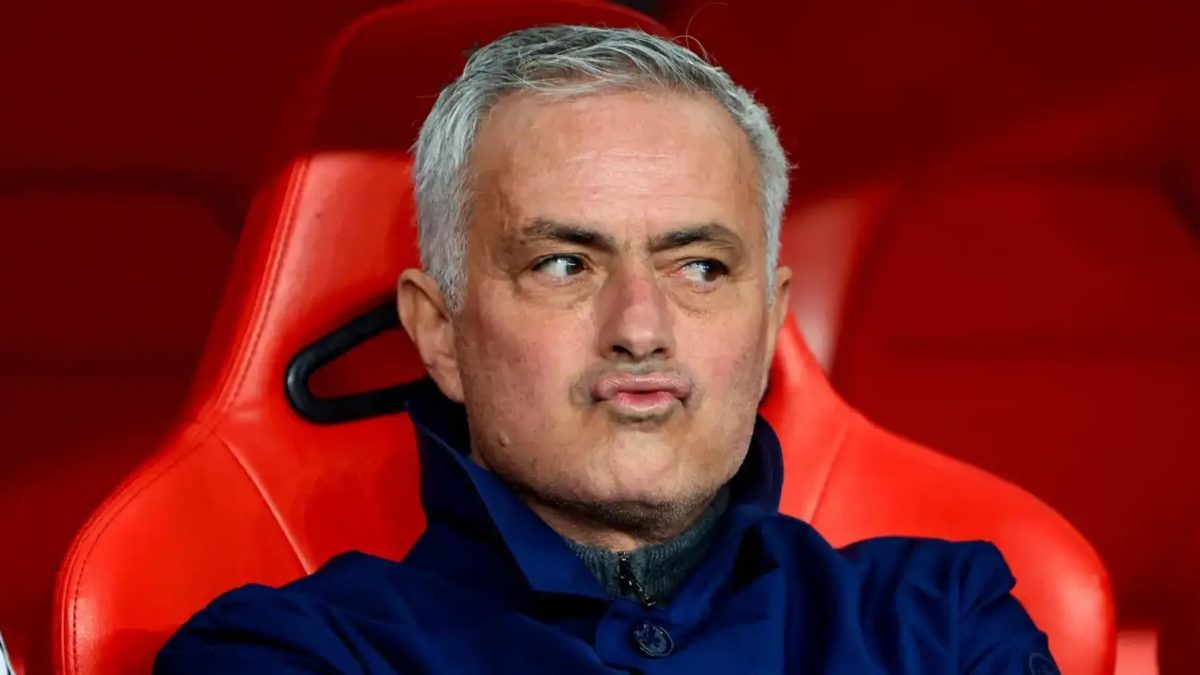 José Mourinho en el banquillo del Benfica