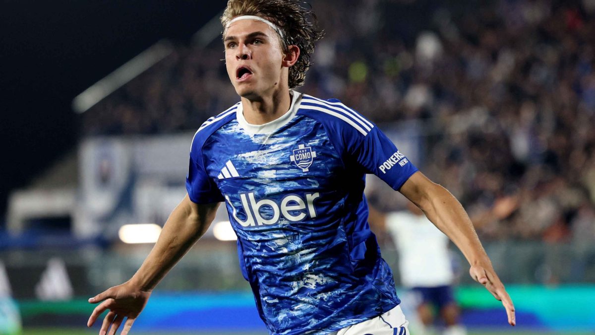 Nico Paz celebra un gol anotado con el Como