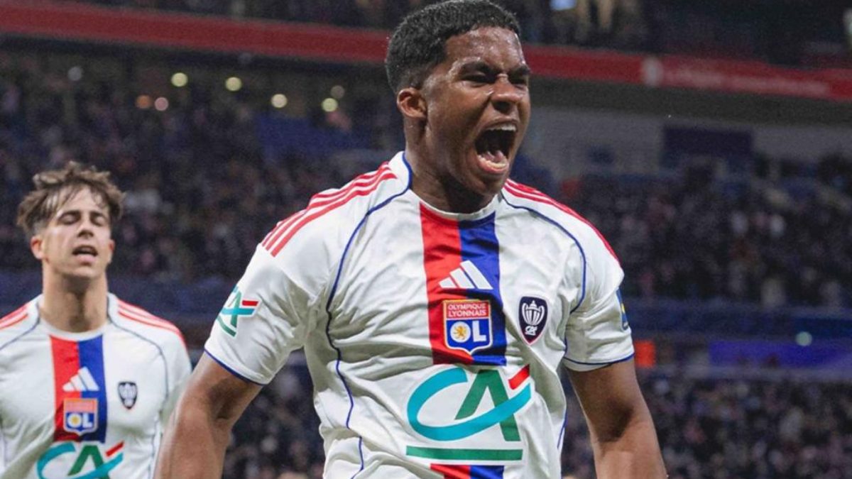 Endrick celebra un gol con el Olympique de Lyon