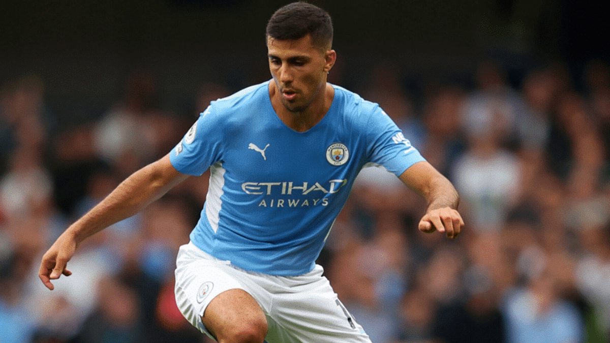Rodri Hernández durante un partido con el Manchester City