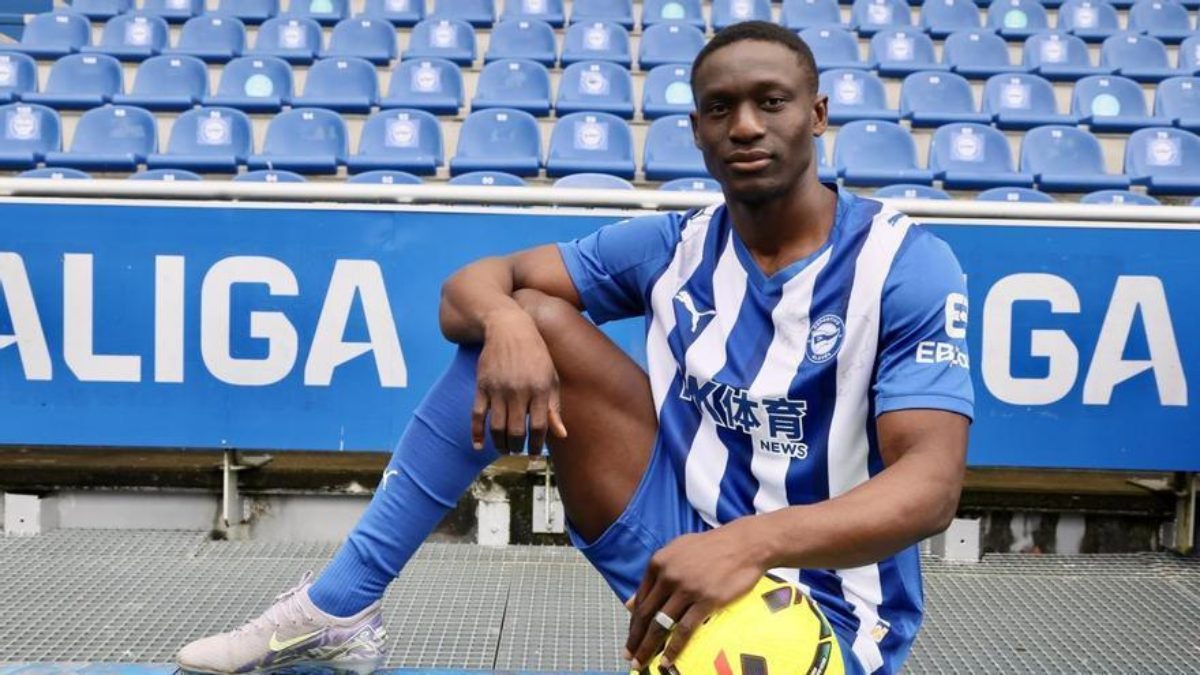 Victory Okorie, Alavés left-back who could sign for Real Madrid