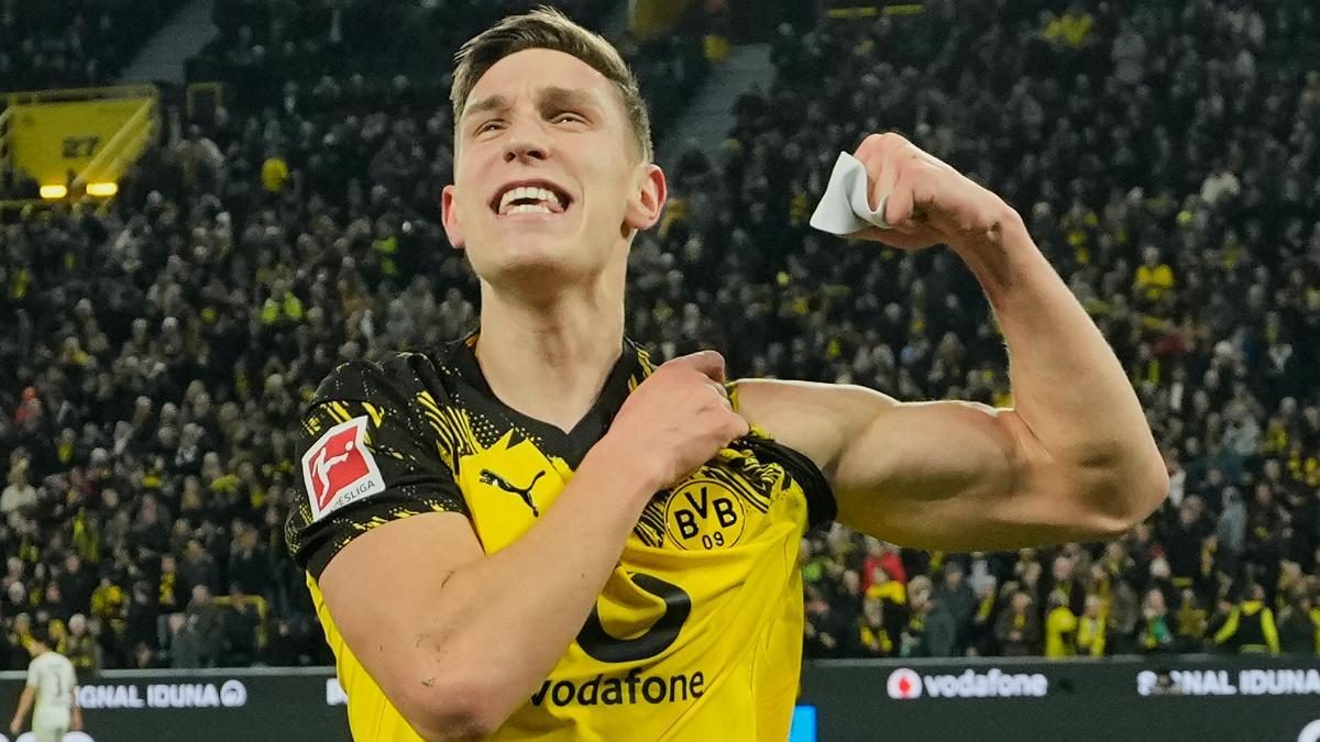 Nico Schlotterbeck celebra un gol con el Borussia Dortmund