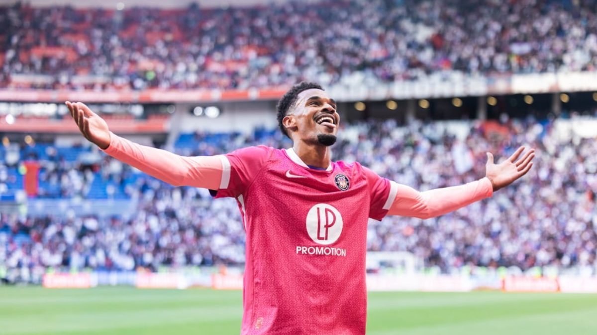 Emersonn Correia celebrates a goal scored with Toulouse