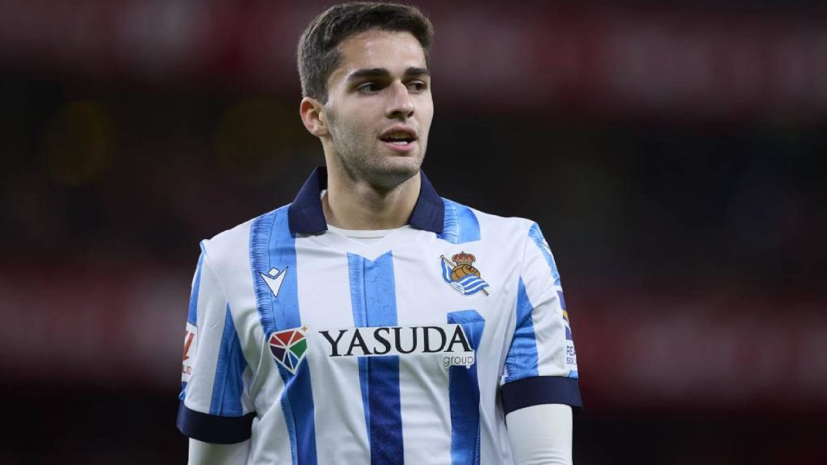 Arsen Zakharyan durante un partido con la Real Sociedad