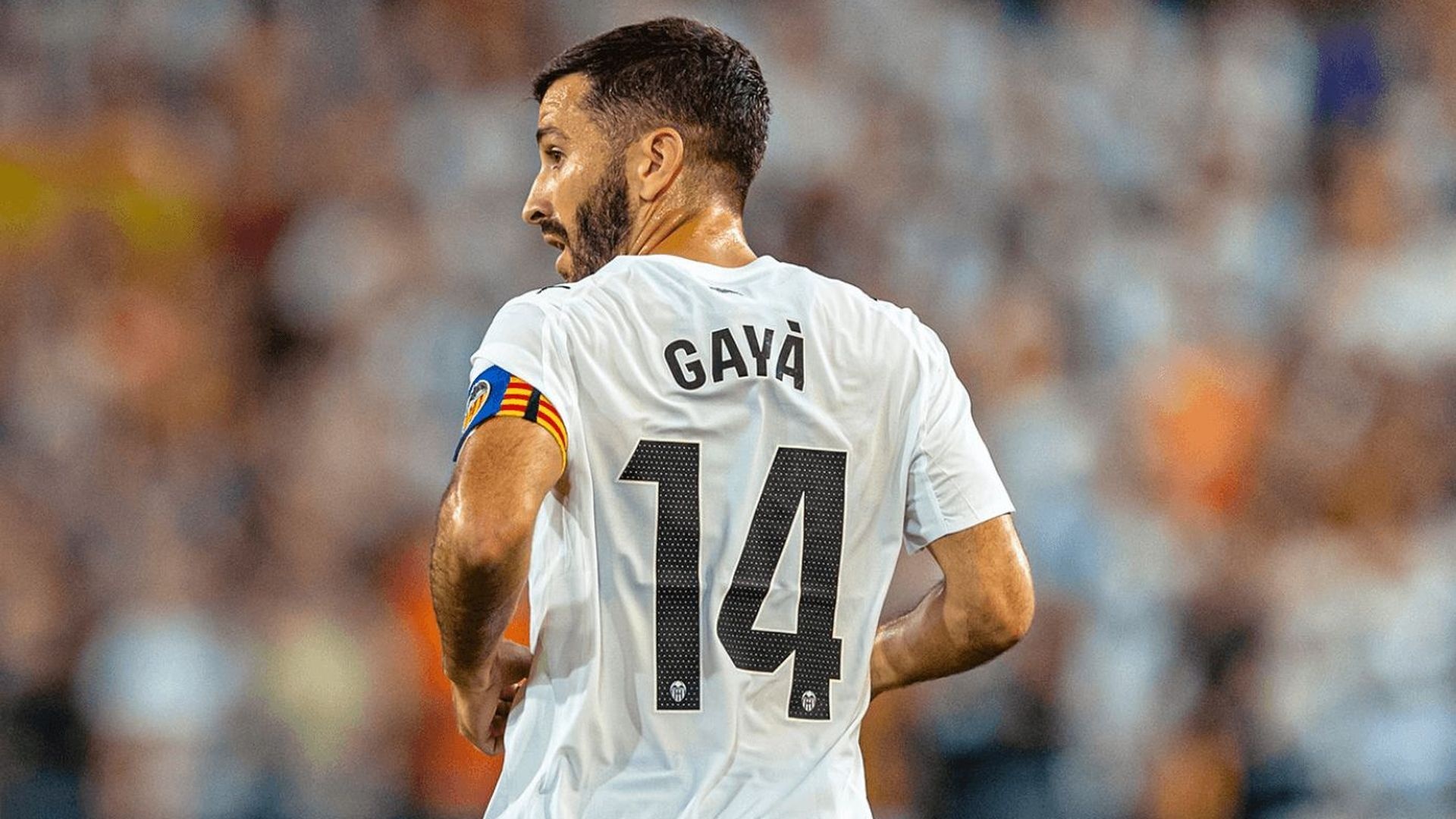 Renewal on a lower scale for Gayà