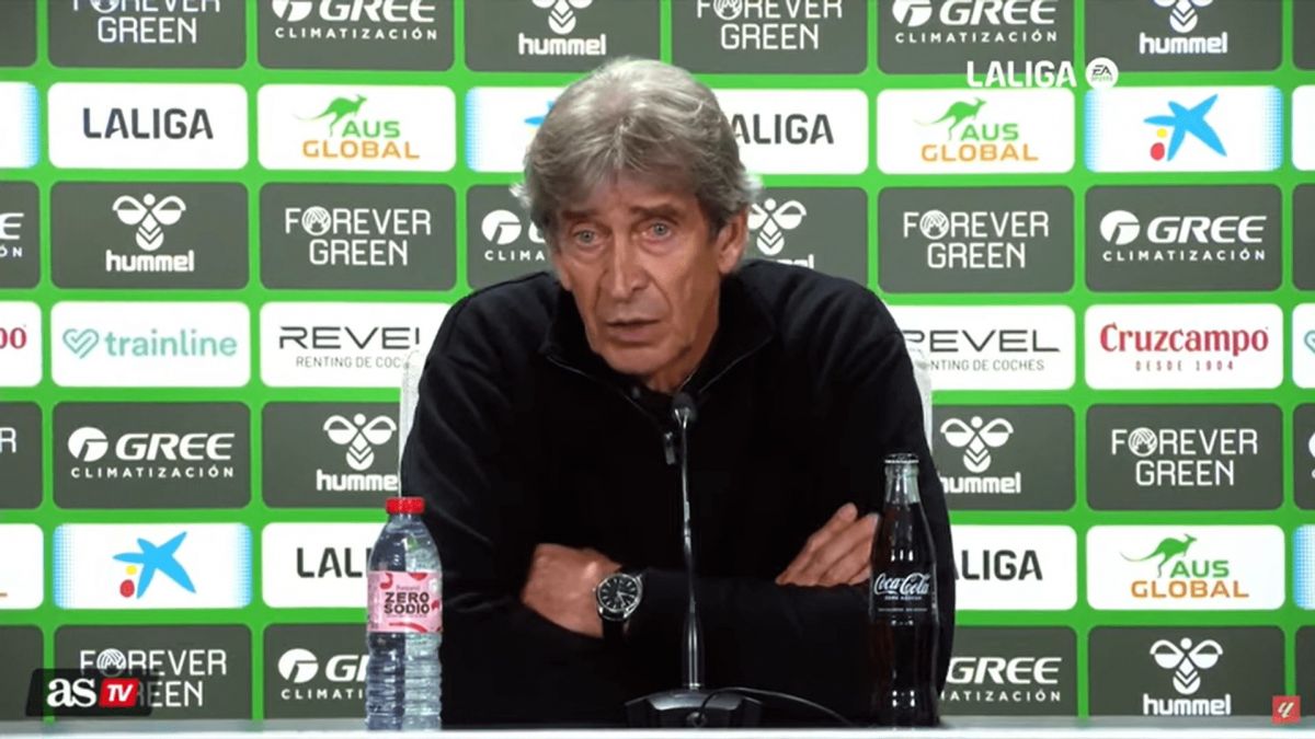 Manuel Pellegrini durante una rueda de prensa