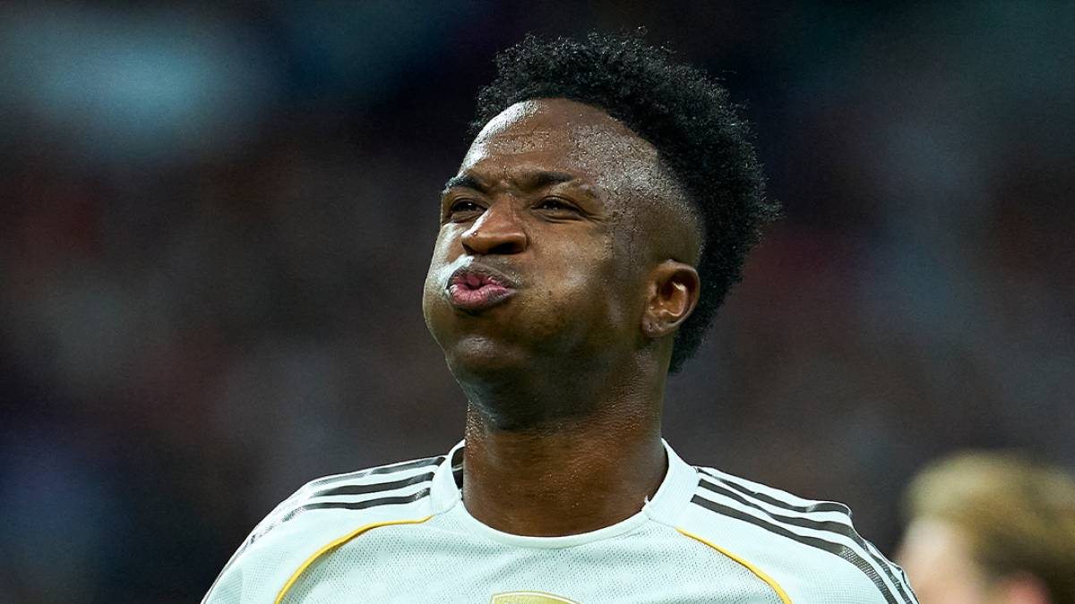 Vinicius se lamenta tras una ocasión errada con el Real Madrid