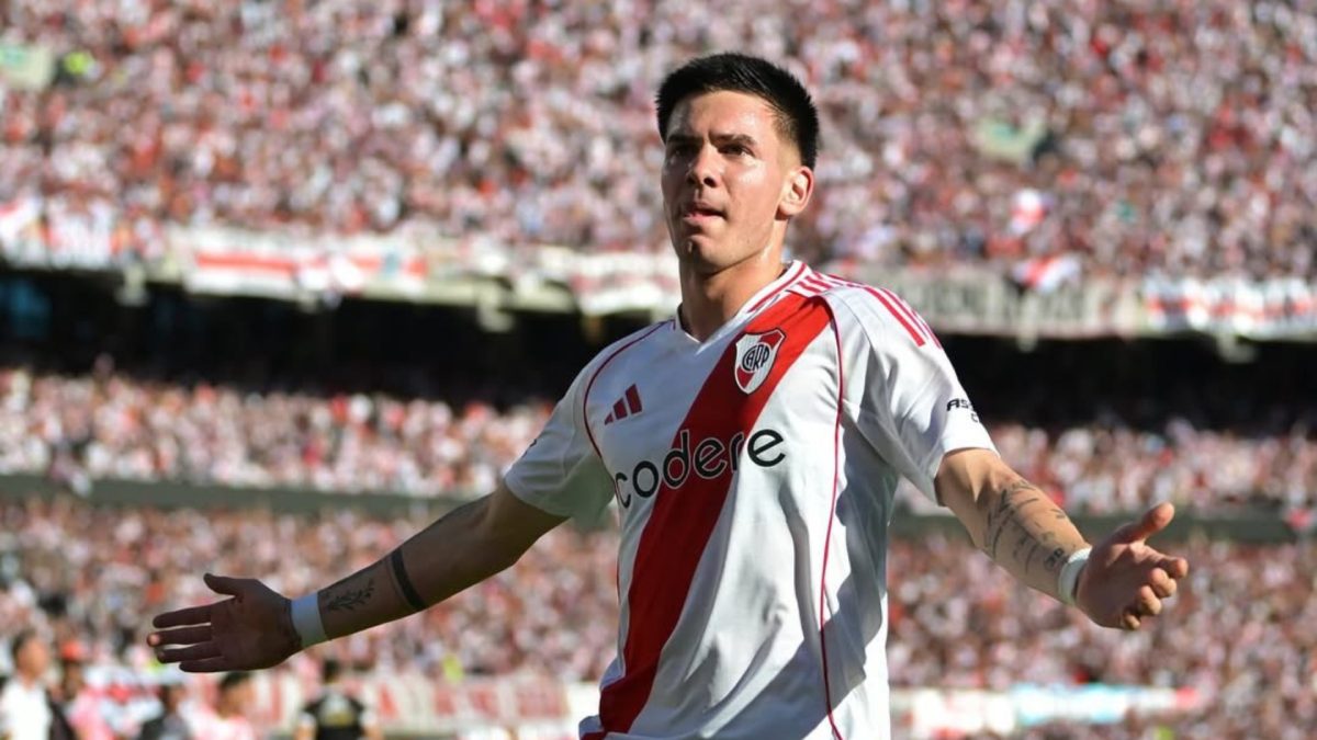 Franco Mastantuono celebra un gol anotado con River Plate