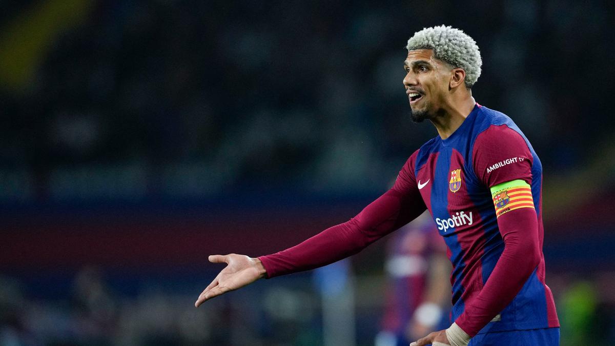 Ronald Araujo durante un partido del Barcelona