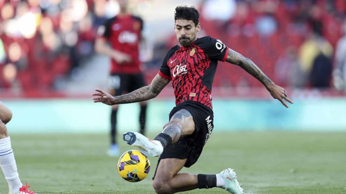 Samú Costa durante un partido con el Mallorca
