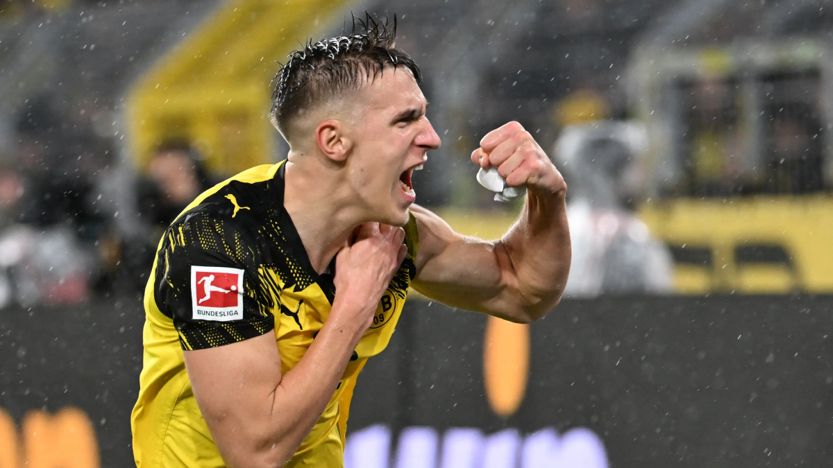 Nico Schlotterbeck, defensa central del Borussia Dortmund