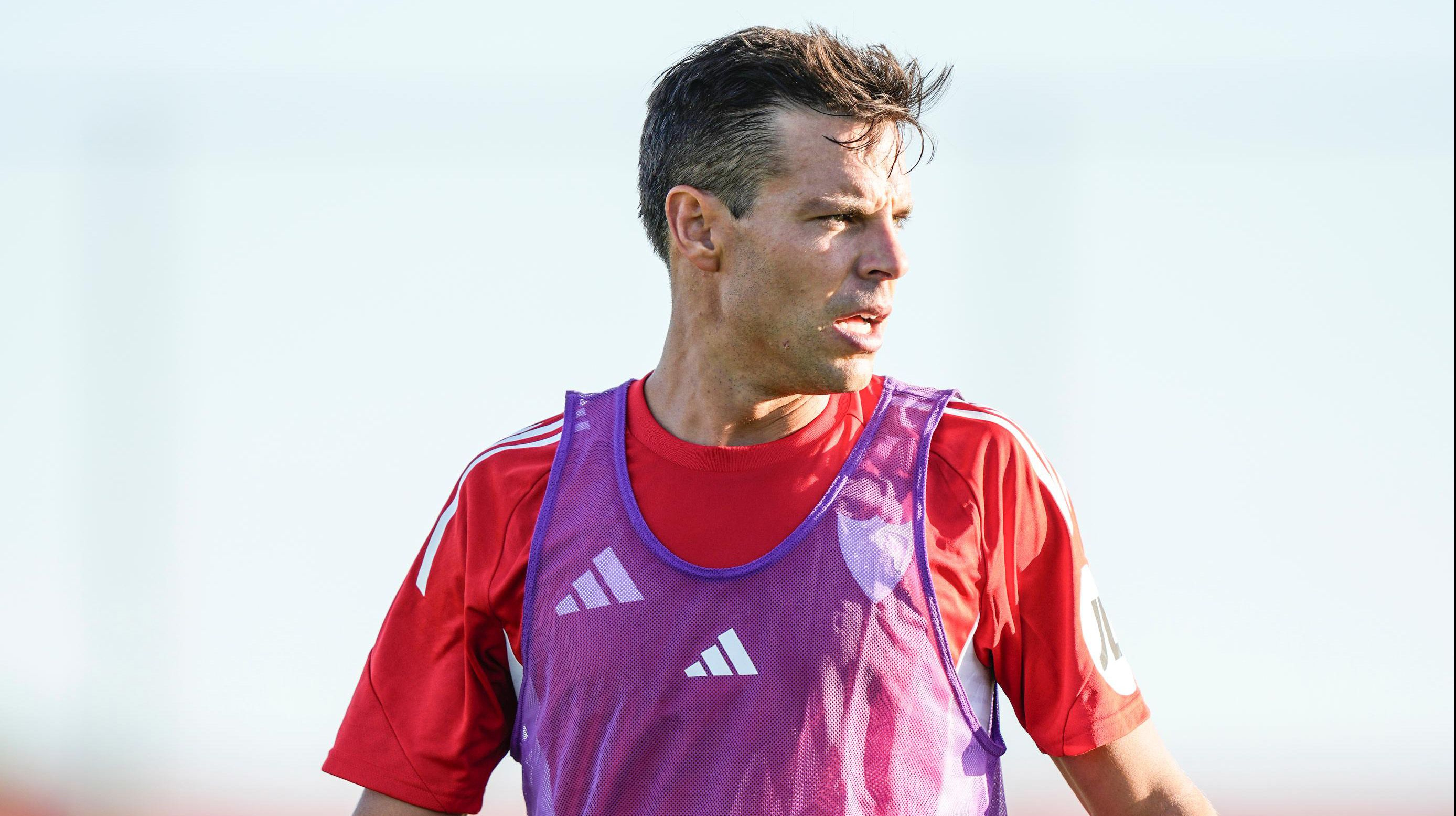 Se complica la continuidad de Azpilicueta