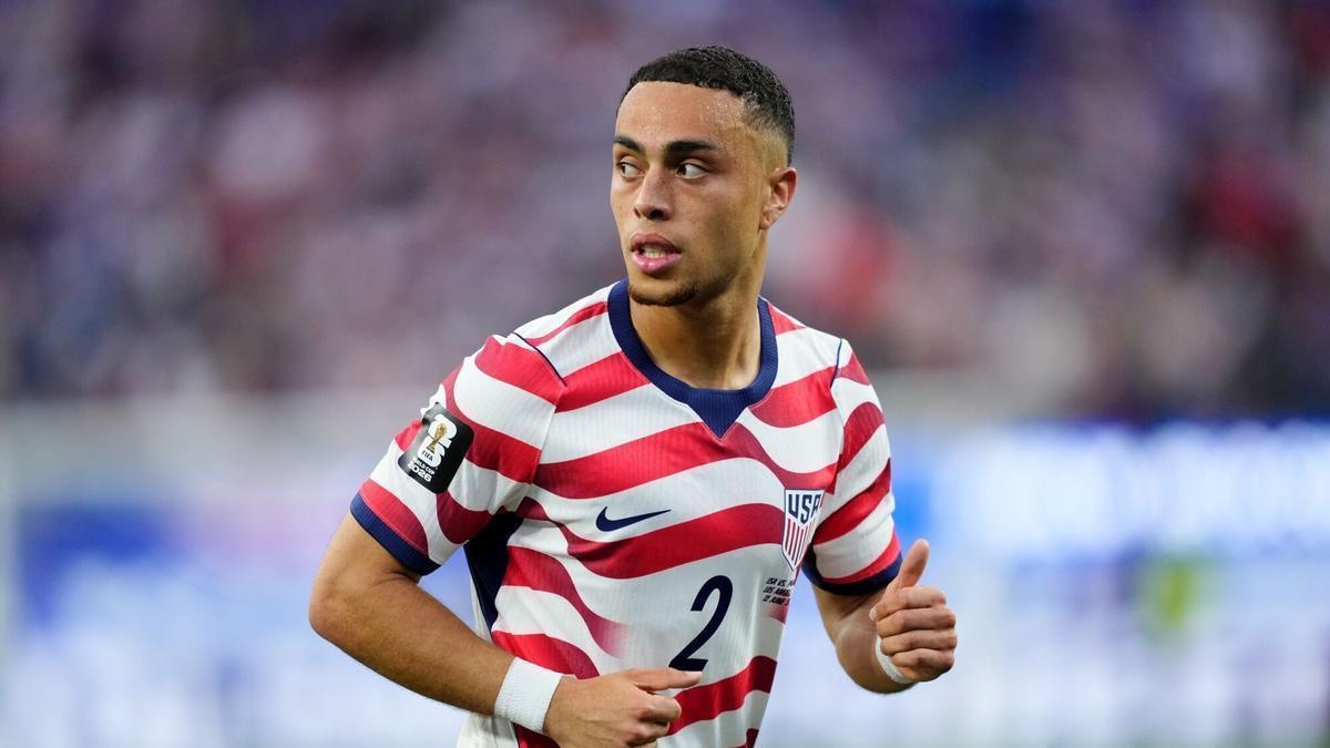 Sergiño Dest, ingreso inesperado para el Barcelona