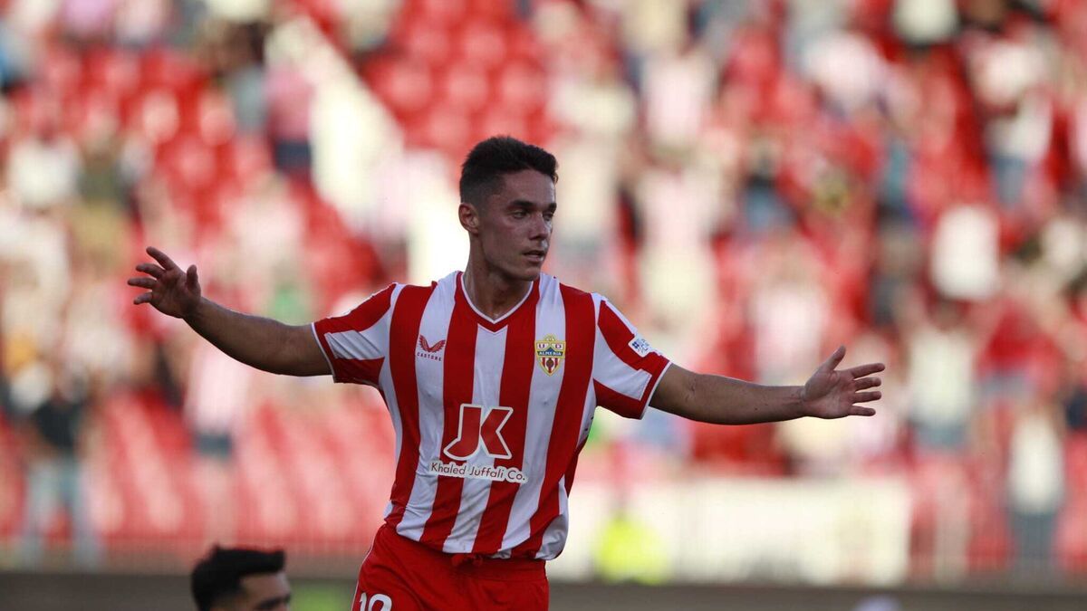 Sergio Arribas celebrating a goal scored with Almería