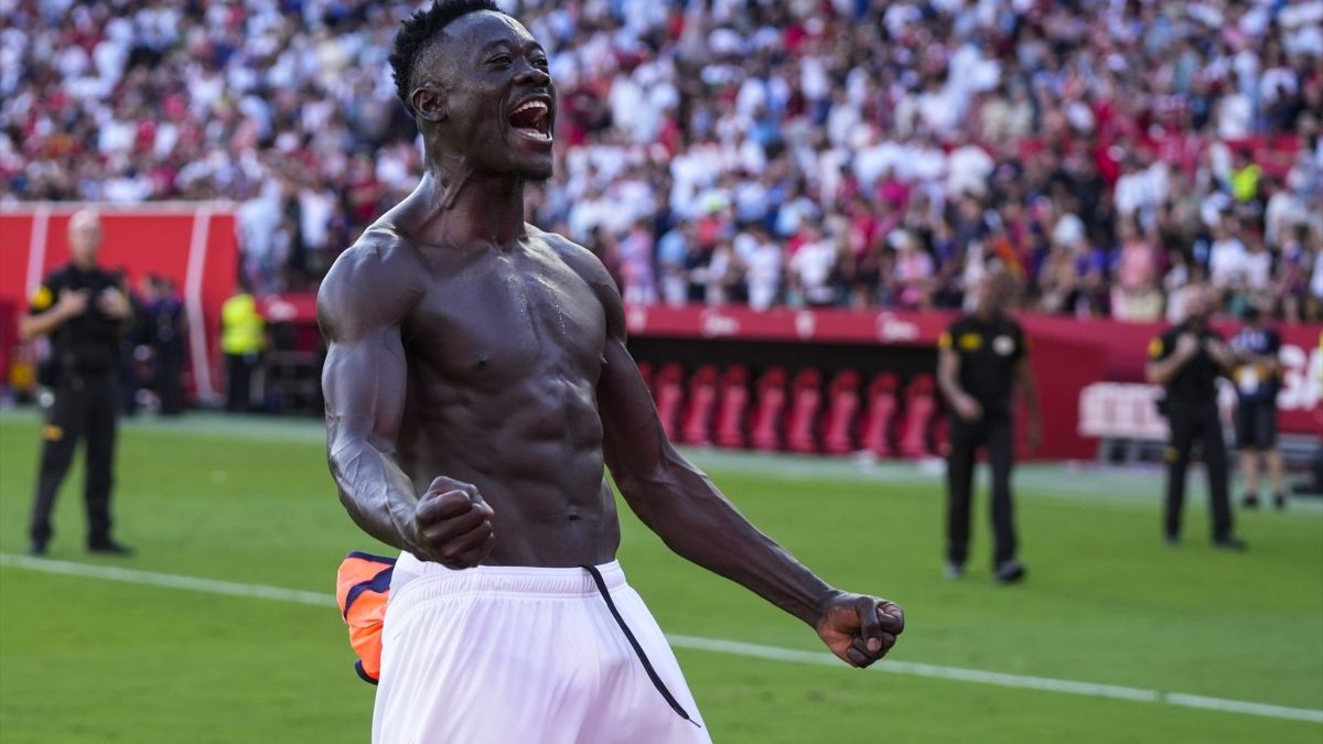 Akor Adams celebra una victoria del Sevilla