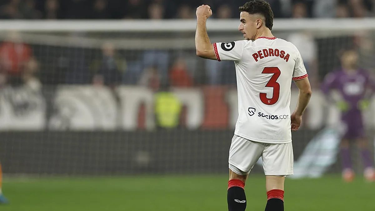 Adrià Pedrosa celebra un gol con el Sevilla