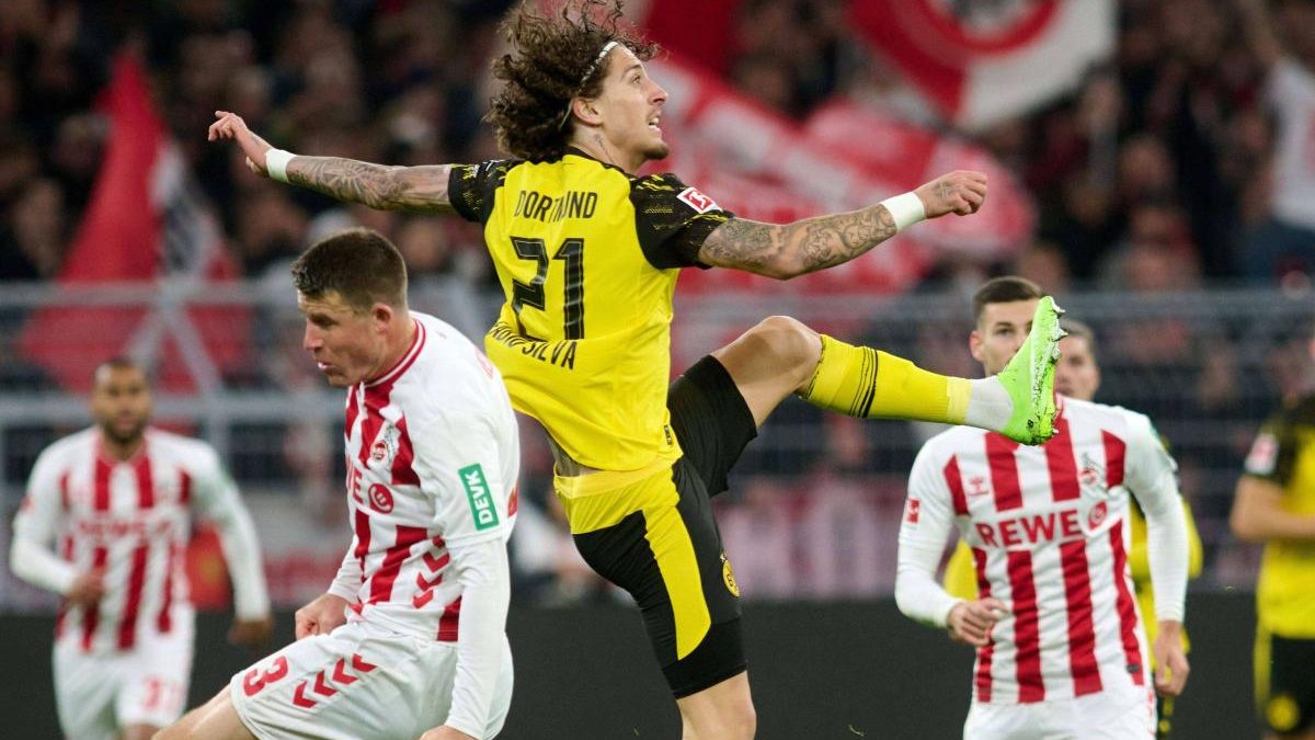 Fábio Silva durante un partido con el Borussia Dortmund