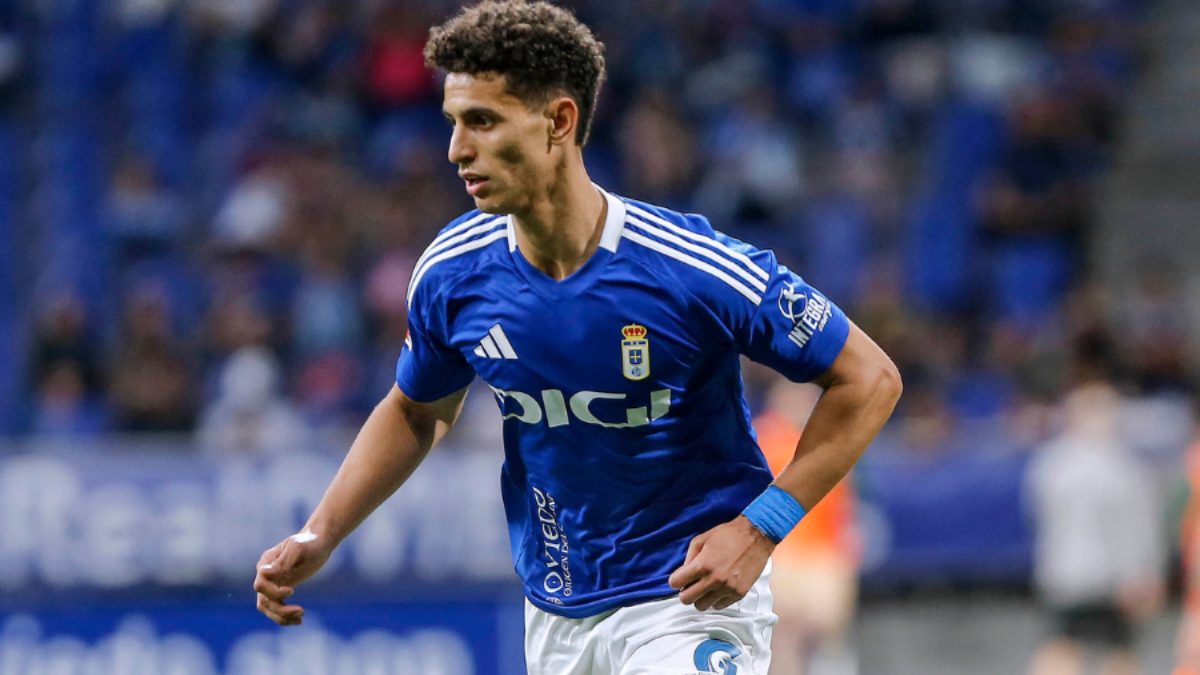 Ilyas Chaira durante un partido con el Real Oviedo