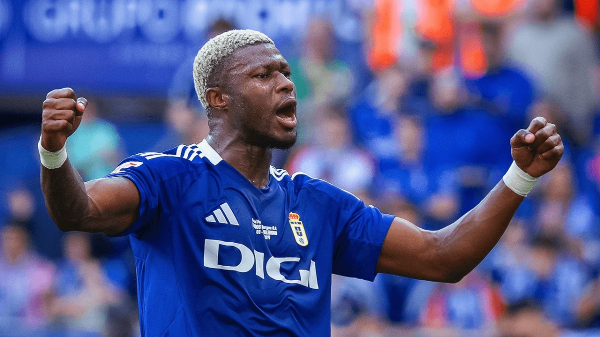 Kwasi Sibo celebra un gol anotado con el Real Oviedo