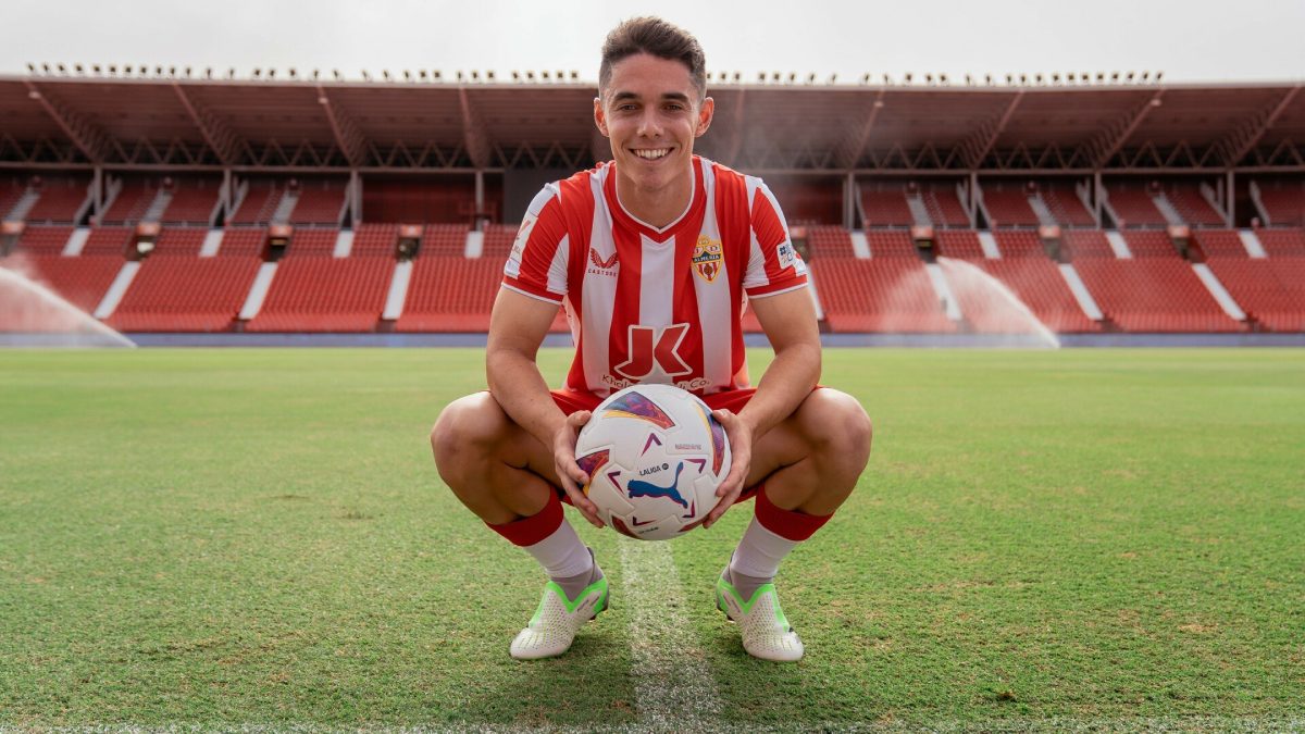 Sergio Arribas durante su presentación con el Almería
